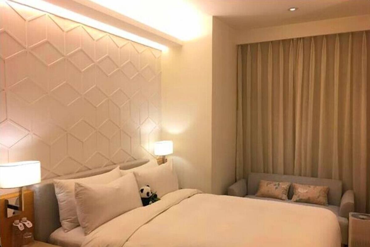 Compact Double Room | Minibar, in-room safe, desk, blackout curtains
