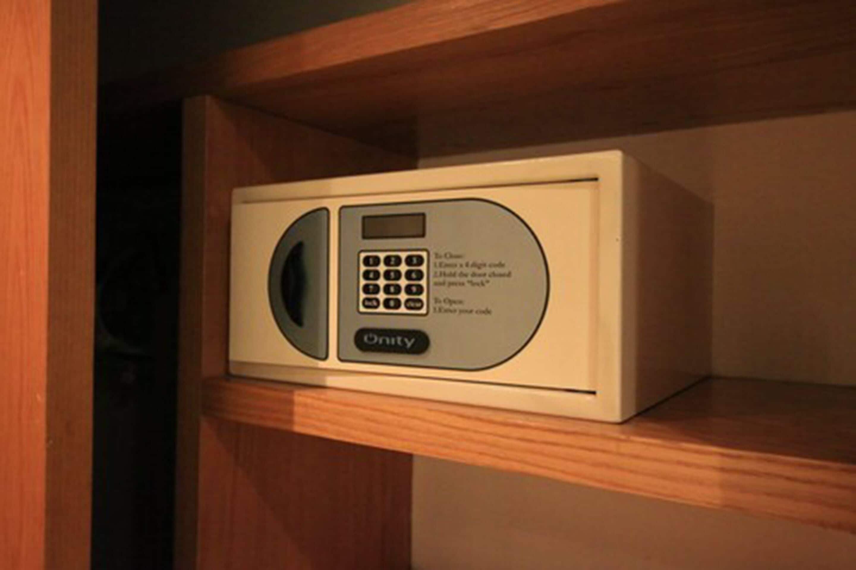 deluxe room, 2 double beds | safe