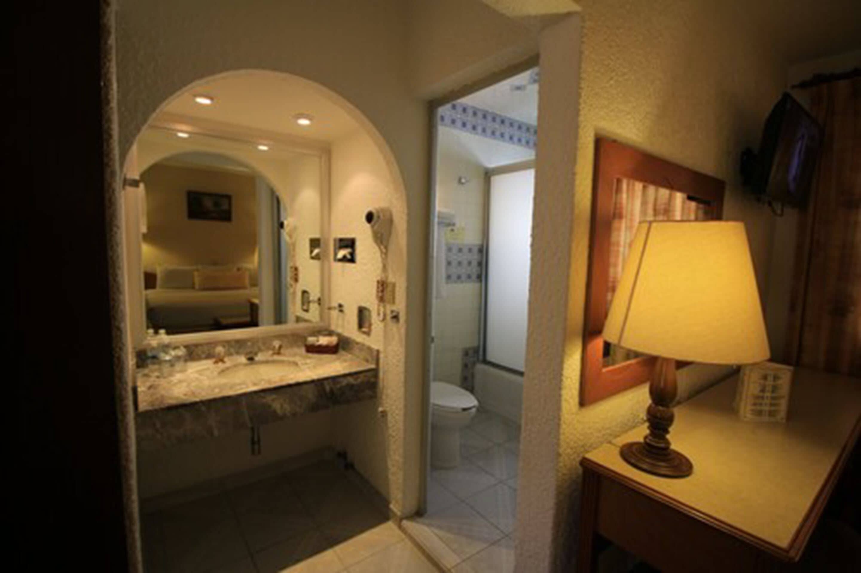 suite, 1 king bed with sofa bed | 1 bedroom, in-room safe, individually decorated, individually furnished