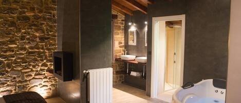 Minibar, Zimmersafe, Schreibtisch, schallisolierte Zimmer