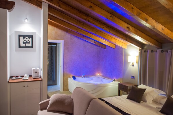 Suite, 1 King Bed, Jetted Tub