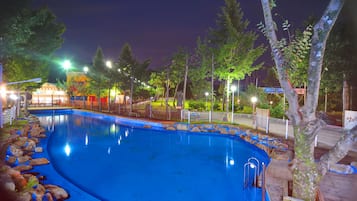 Seasonal outdoor pool