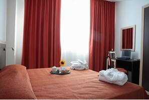 迷你吧、客房内保险箱、遮光窗帘、婴儿床