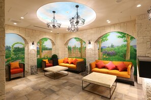 Coin salon dans le hall