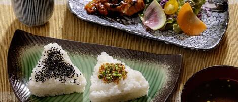 Café da manhã feito na hora todos os dias (JPY 1650 por pessoa)