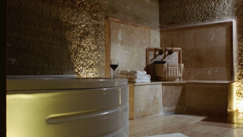 Family Cave Suites Hotel