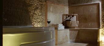 Family Cave Suites Hotel