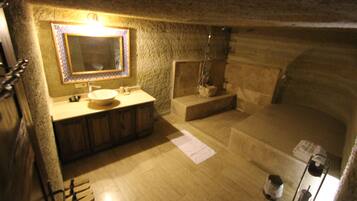 Family Quadruple Room | Bathroom