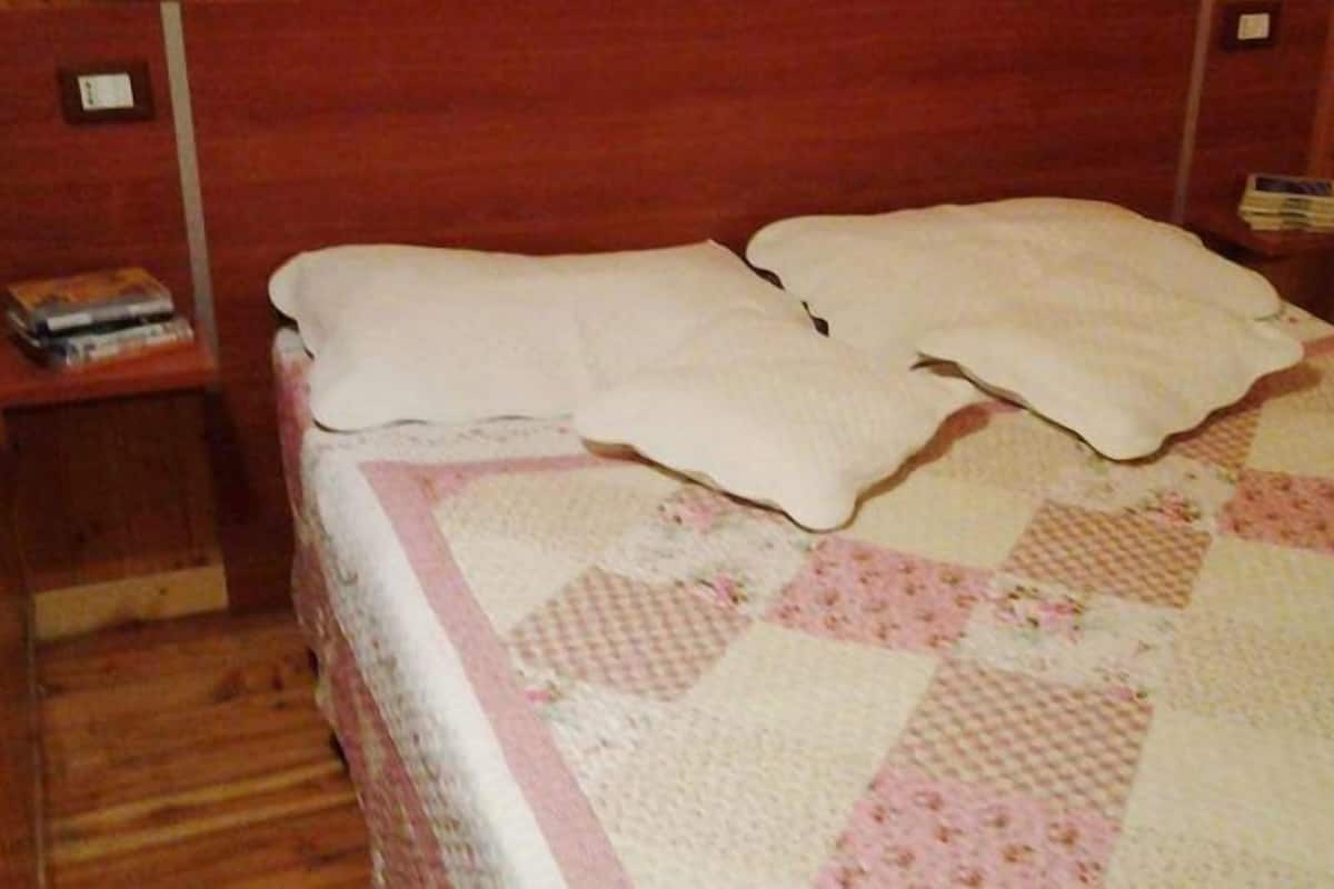 Rollaway beds (surcharge)