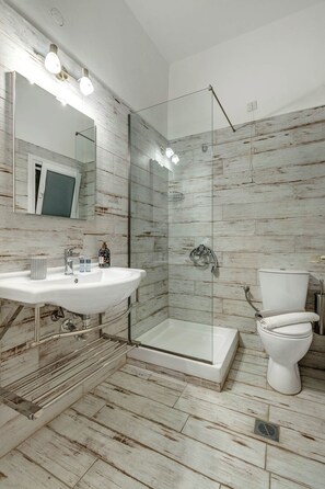 Shower, hair dryer, towels - Eros Hotel (Corfu)