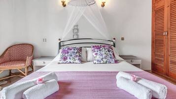 Basic Double or Twin Room | Individually decorated, individually furnished, desk, laptop workspace