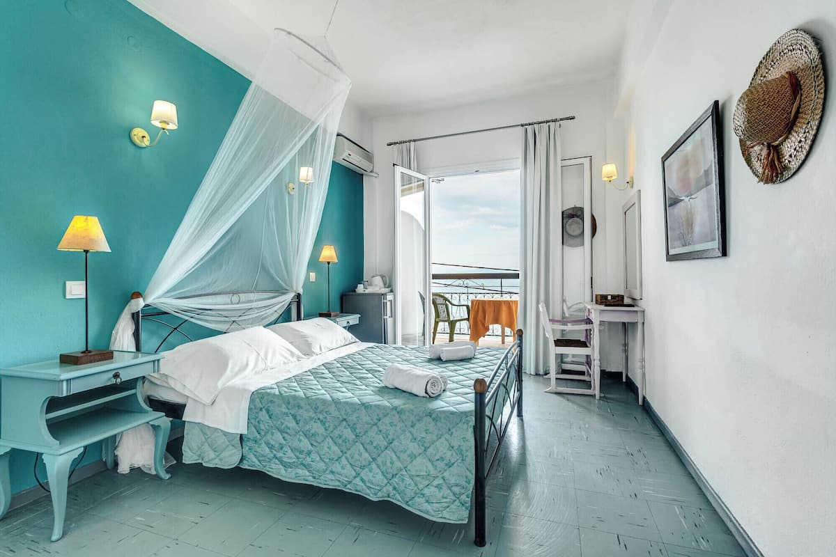 classic double or twin room, sea view | individually decorated, individually furnished, desk, laptop workspace