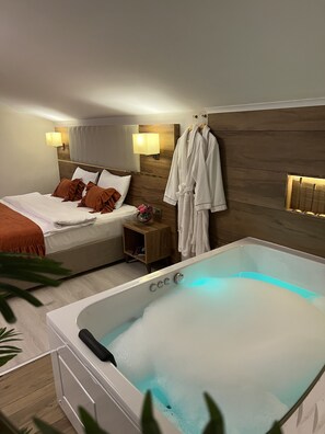 Honeymoon Room, 1 Queen Bed, Jetted Tub, Sea View | Minibar, in-room safe, desk, laptop workspace