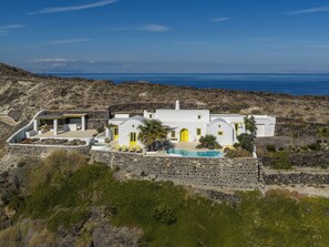 Front of property - Ftelari Villa (Santorini)