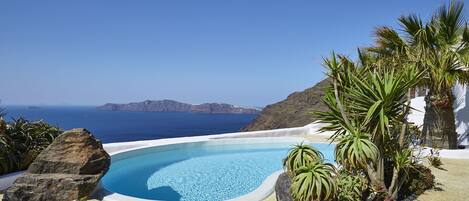 Outdoor pool, pool umbrellas, sun loungers