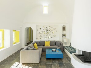 Flat-screen TV, DVD player - Ftelari Villa (Santorini)