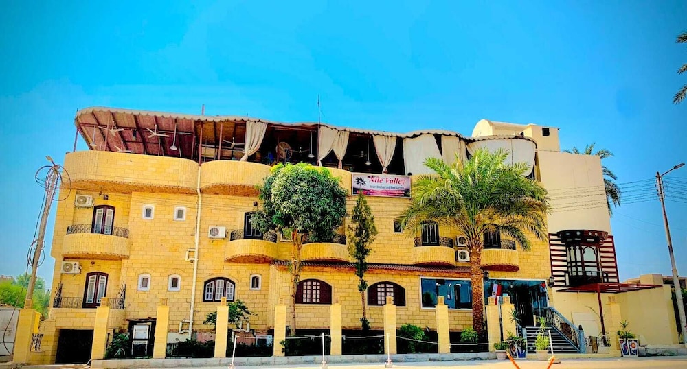 Nile Valley Hotel & Restaurant by null