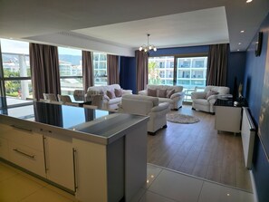 Roupas de cama premium, cofres nos quartos, quartos à prova de som