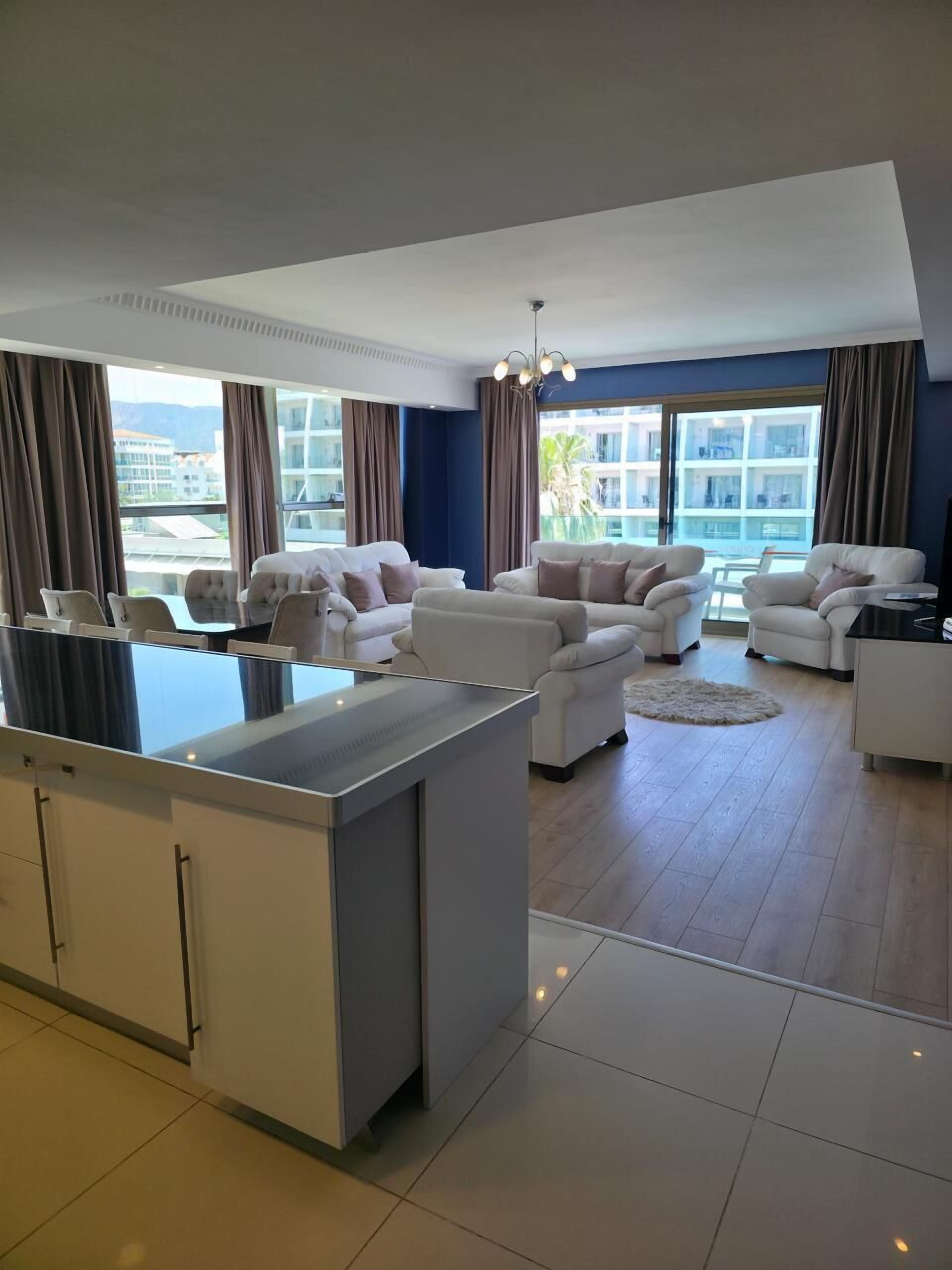 Premium bedding, in-room safe, soundproofing, free WiFi