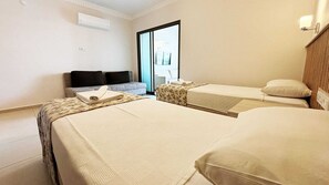 Premium bedding, in-room safe, soundproofing, free WiFi