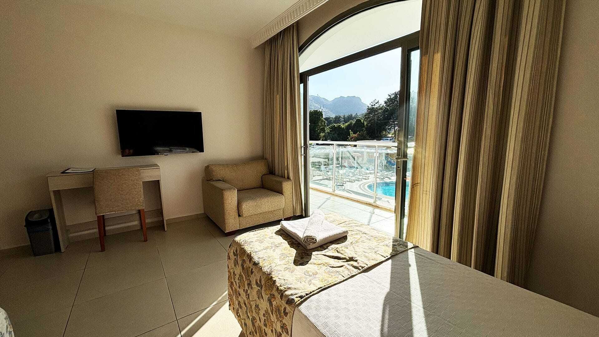 Premium bedding, in-room safe, soundproofing, free WiFi