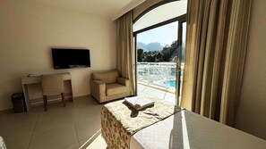 Premium bedding, in-room safe, soundproofing, free WiFi