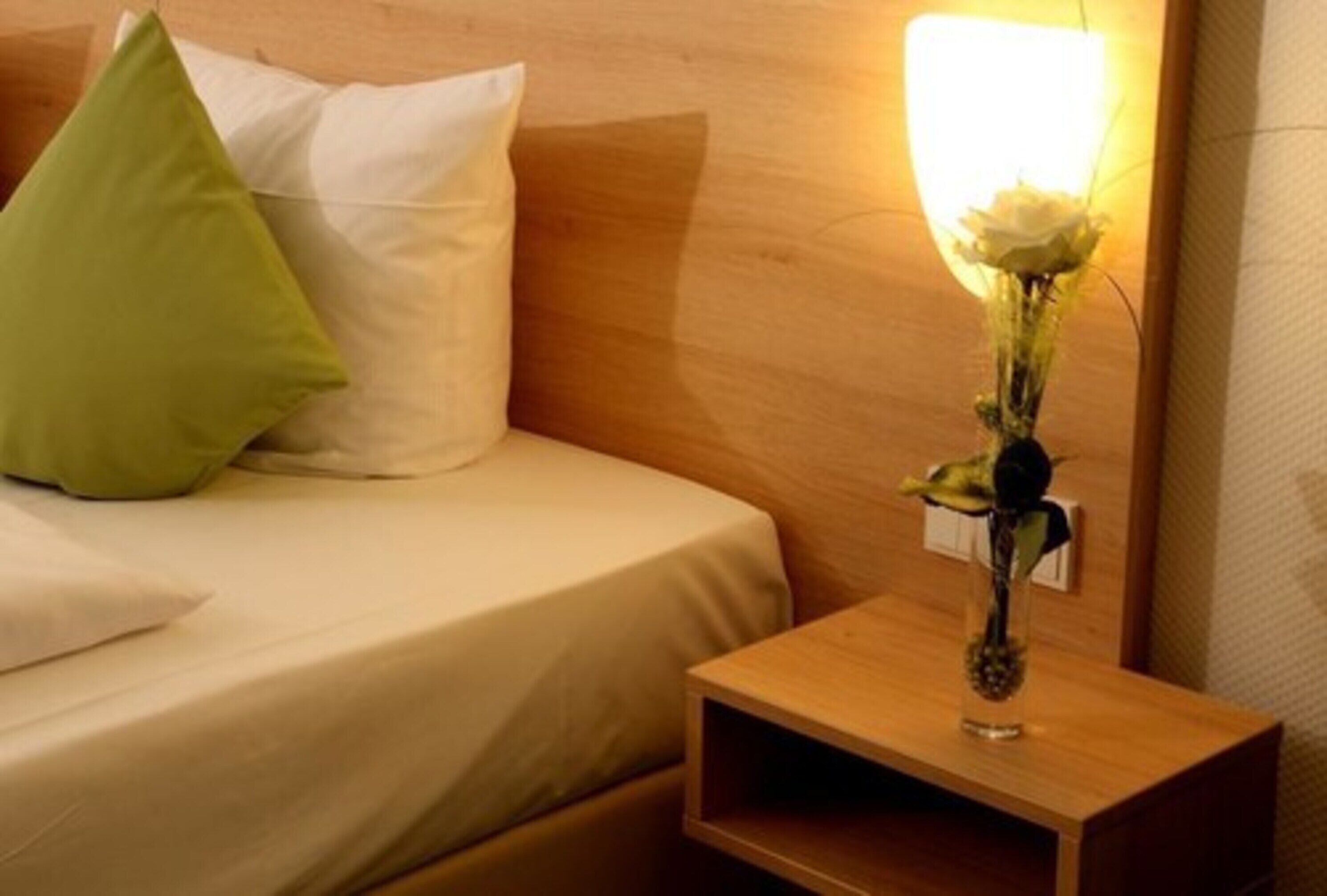 hypo-allergenic bedding, desk, soundproofing, free cots/infant beds