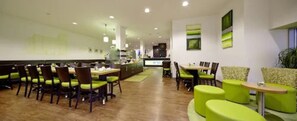 Daily buffet breakfast (EUR 14 per person) - ante porta Das Stadthotel (Trier)