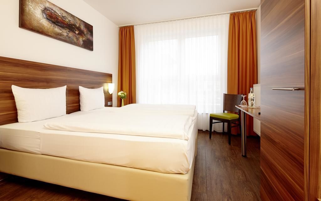 hypo-allergenic bedding, desk, soundproofing, free cots/infant beds