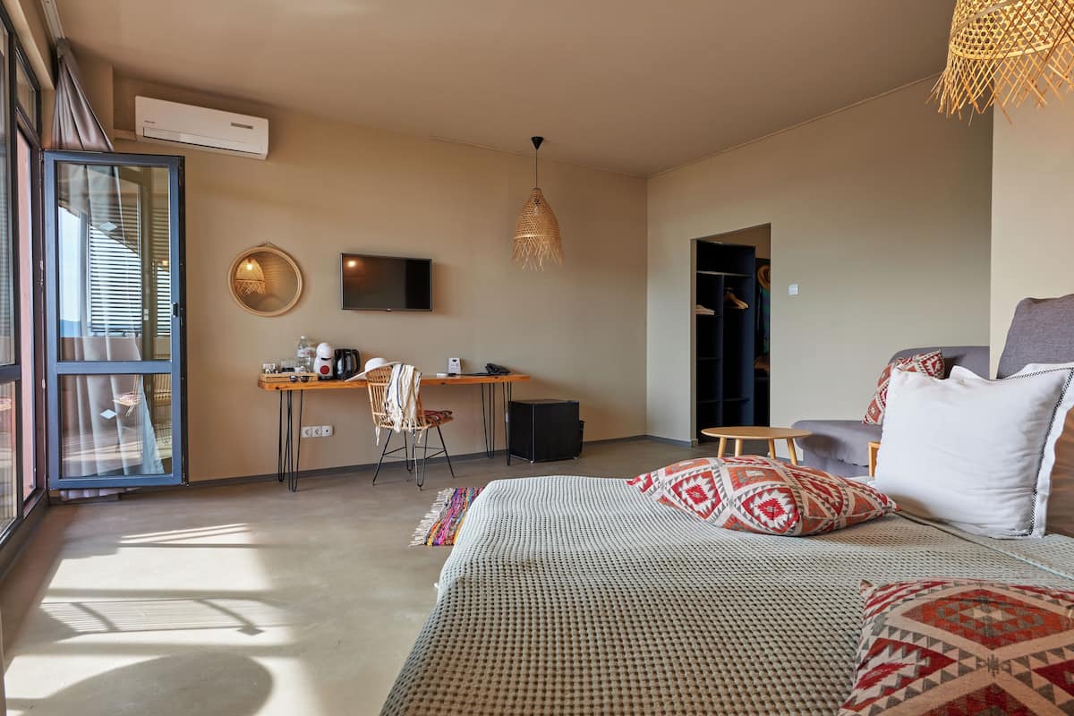 Superior Twin Room, Sea View, Poolside | Minibar, in-room safe, desk, laptop workspace