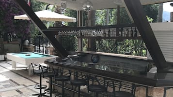 池畔酒吧