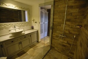Premium Double Room | Bathroom | Free toiletries, hair dryer, slippers, towels - S3 Orange Exclusive Hotel (Fethiye)