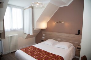 Single Room | Desk, free cribs/infant beds, free WiFi, bed sheets - Hôtel La Pocatiere (Coutances)