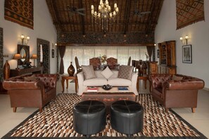 Presidential Suite | Living room - Lake Manyara Kilimamoja Lodge (Lake Manyara National Park)