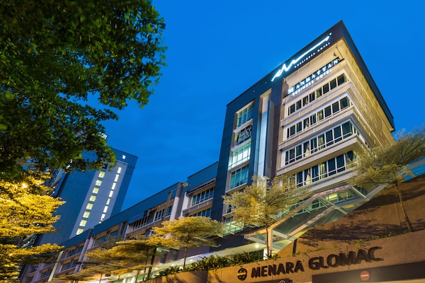 Depan hartanah - siang/malam