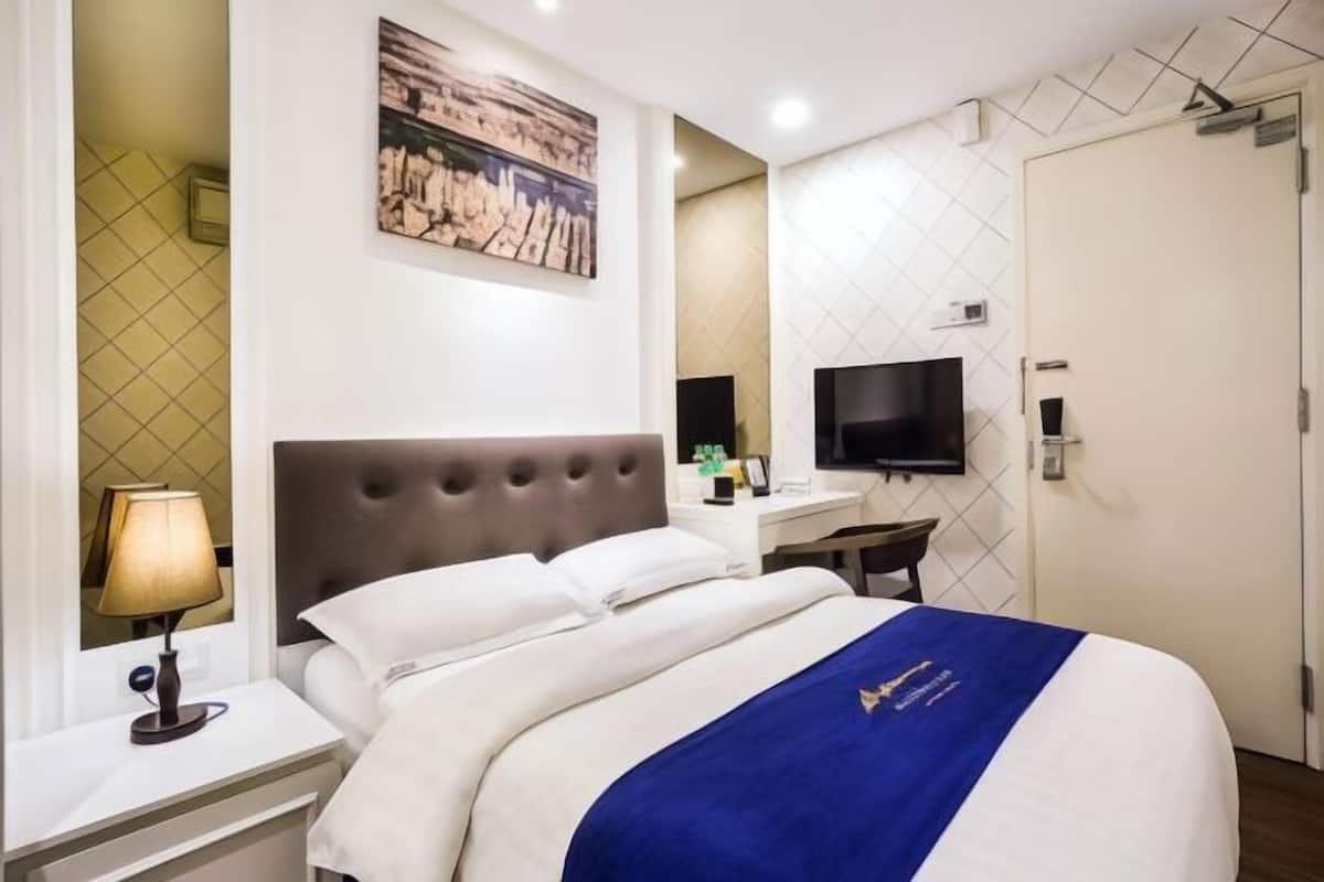 In-room safe, desk, free WiFi, bed sheets