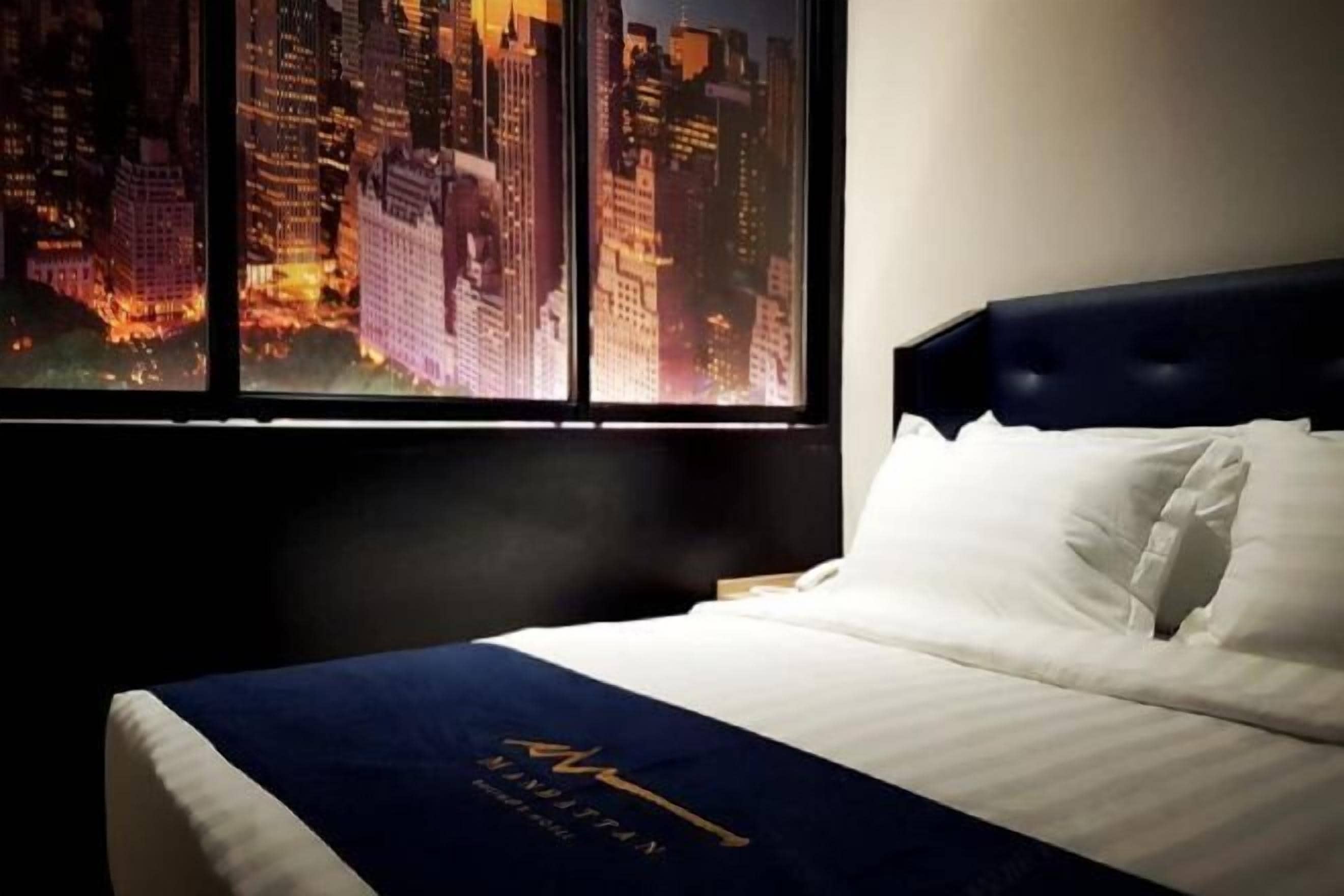 Tallelokero huoneessa, työpöytä, ilmainen Wi-Fi, vuodevaatteet