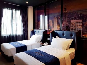 In-room safe, desk, free WiFi, bed sheets - Manhattan Business Hotel TTDI (Kuala Lumpur)