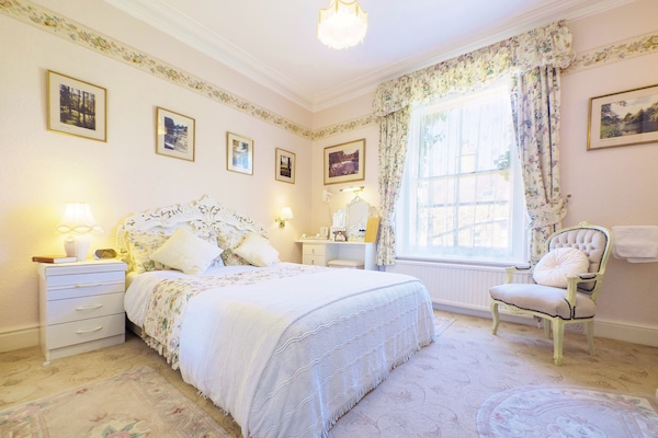 Double Room, Ensuite (Edensor) | Premium bedding, individually decorated, individually furnished
