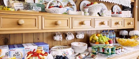 Daily English breakfast (GBP 20 per person)