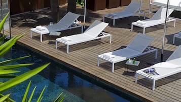 Suite familiar, habitaciones comunicadas, vistas a la piscina | Vistas desde la habitación