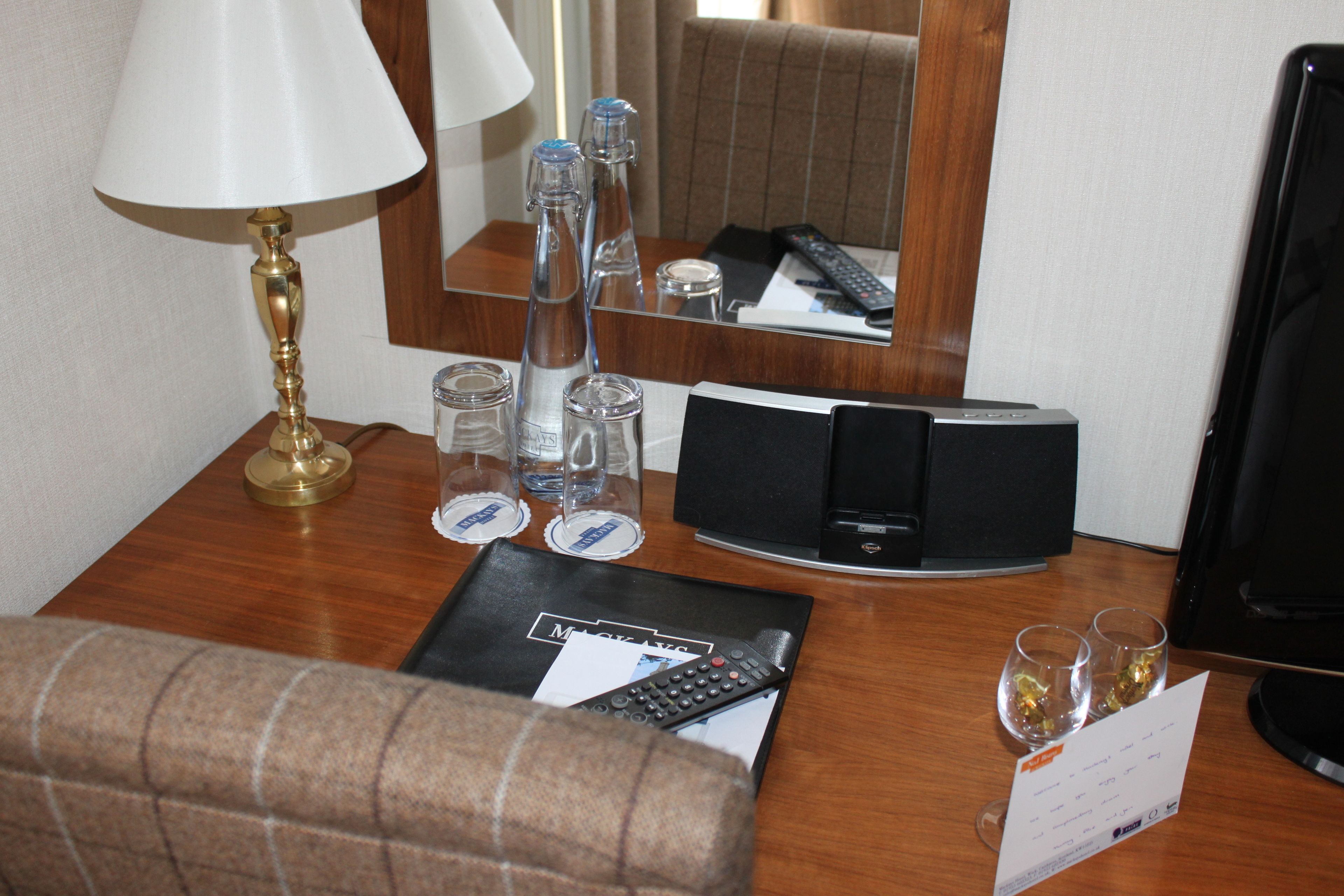 deluxe twin room, 2 single beds, river view | 1 bedroom, hypo-allergenic bedding, desk, laptop workspace