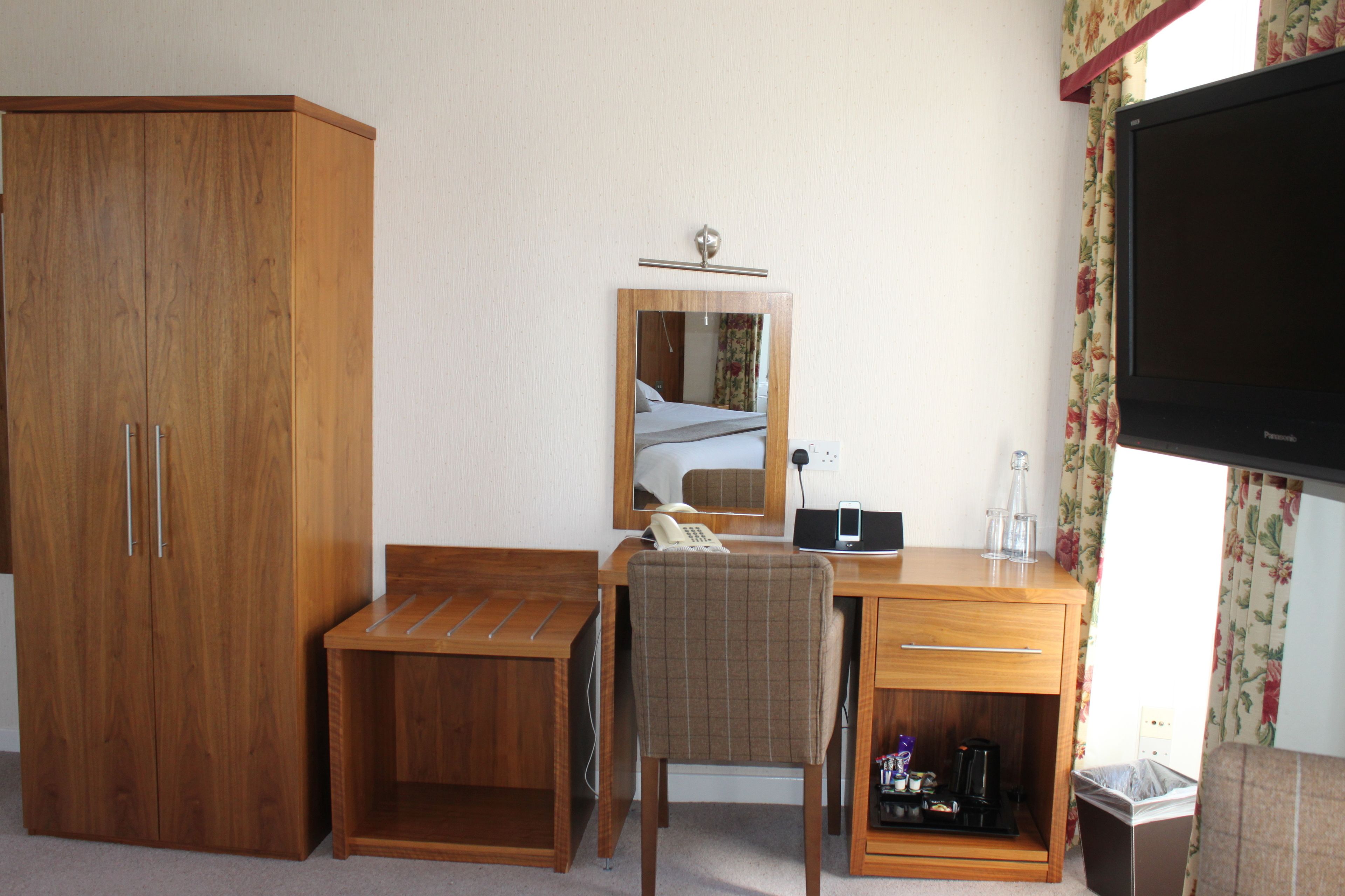 deluxe twin room, 2 single beds, river view | 1 bedroom, hypo-allergenic bedding, desk, laptop workspace