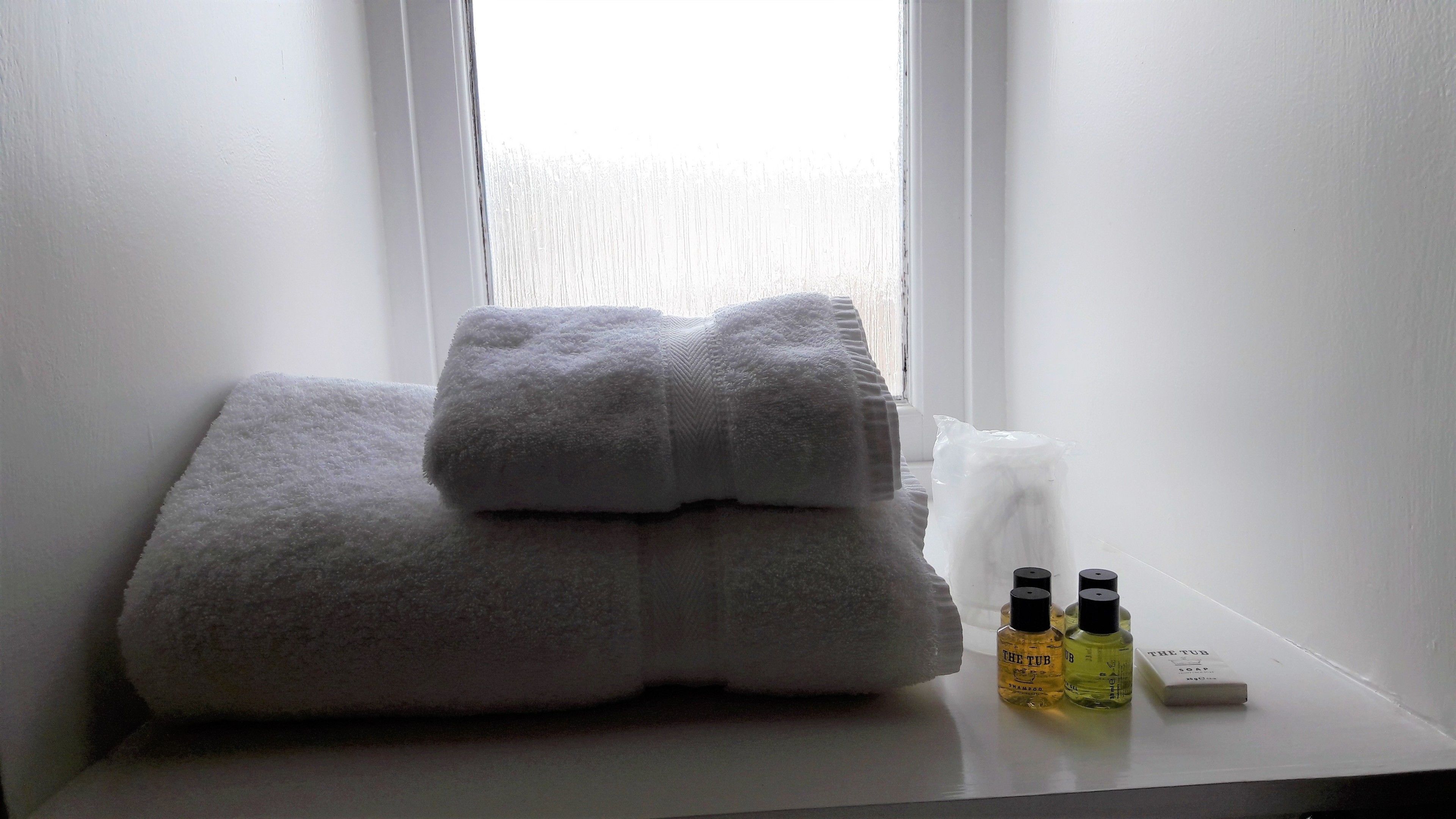 classic apartment, 1 double bed (self catering - no breakfast) | bathroom | free toiletries, hair dryer, towels, shampoo