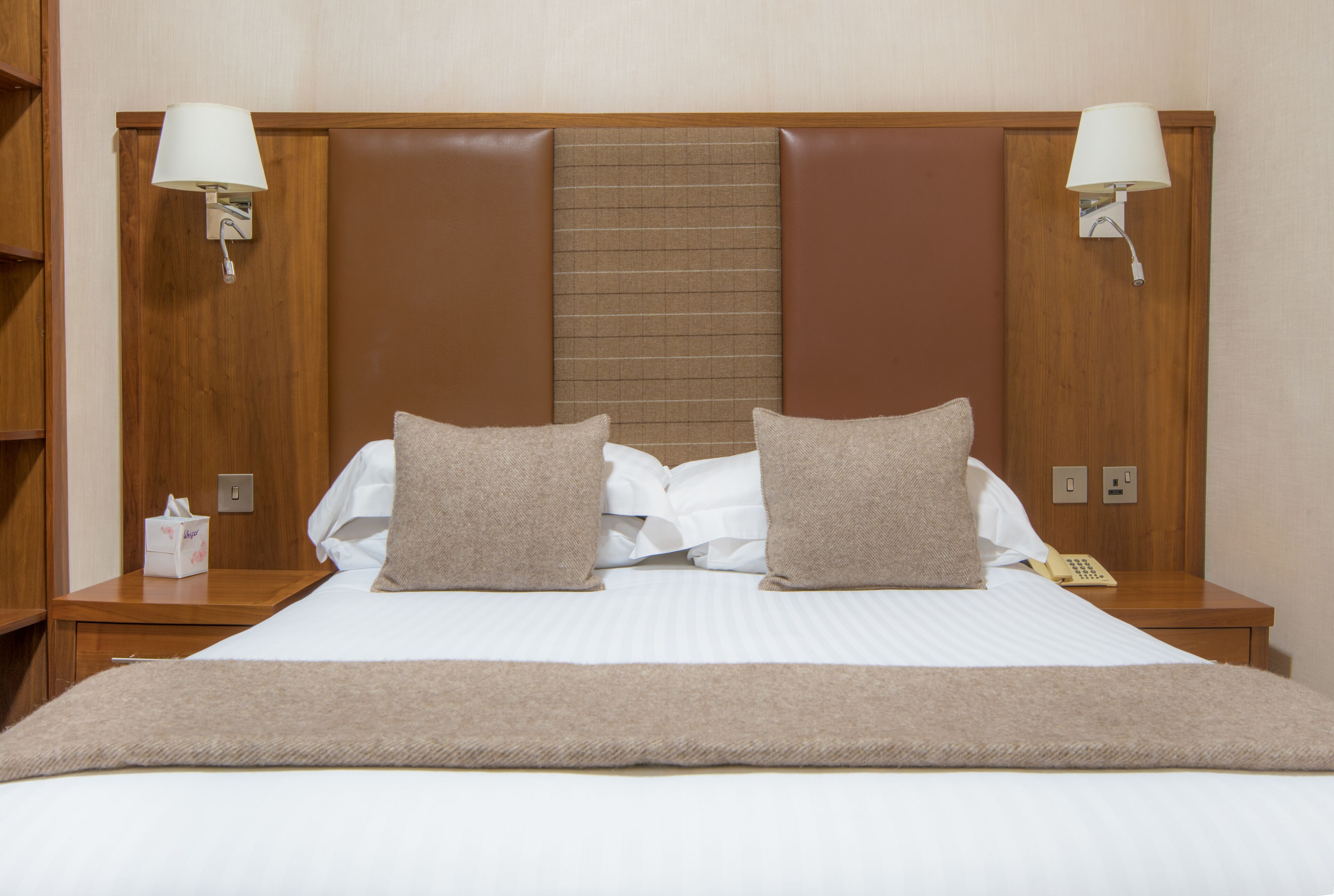 1 bedroom, hypo-allergenic bedding, desk, laptop workspace