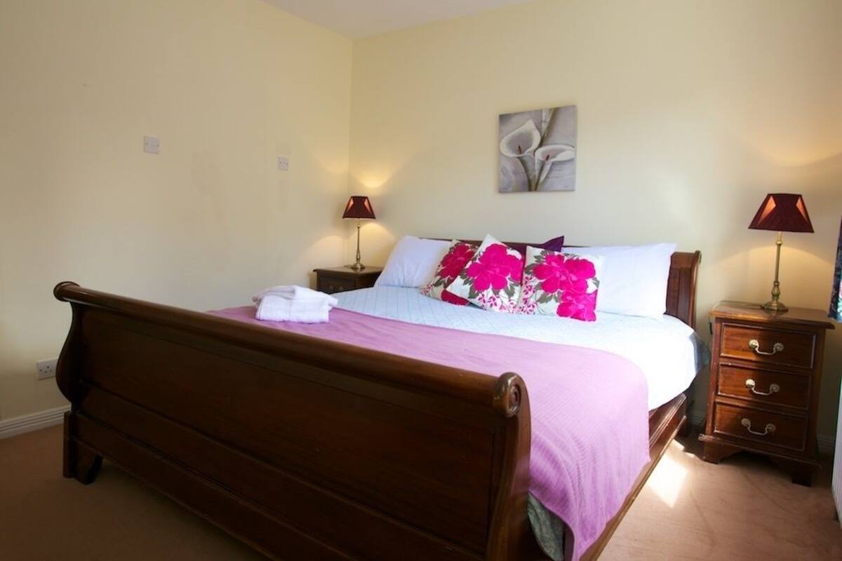 Quarto casal conforto, 1 cama Queen | Individualmente decorados, individualmente mobiliados