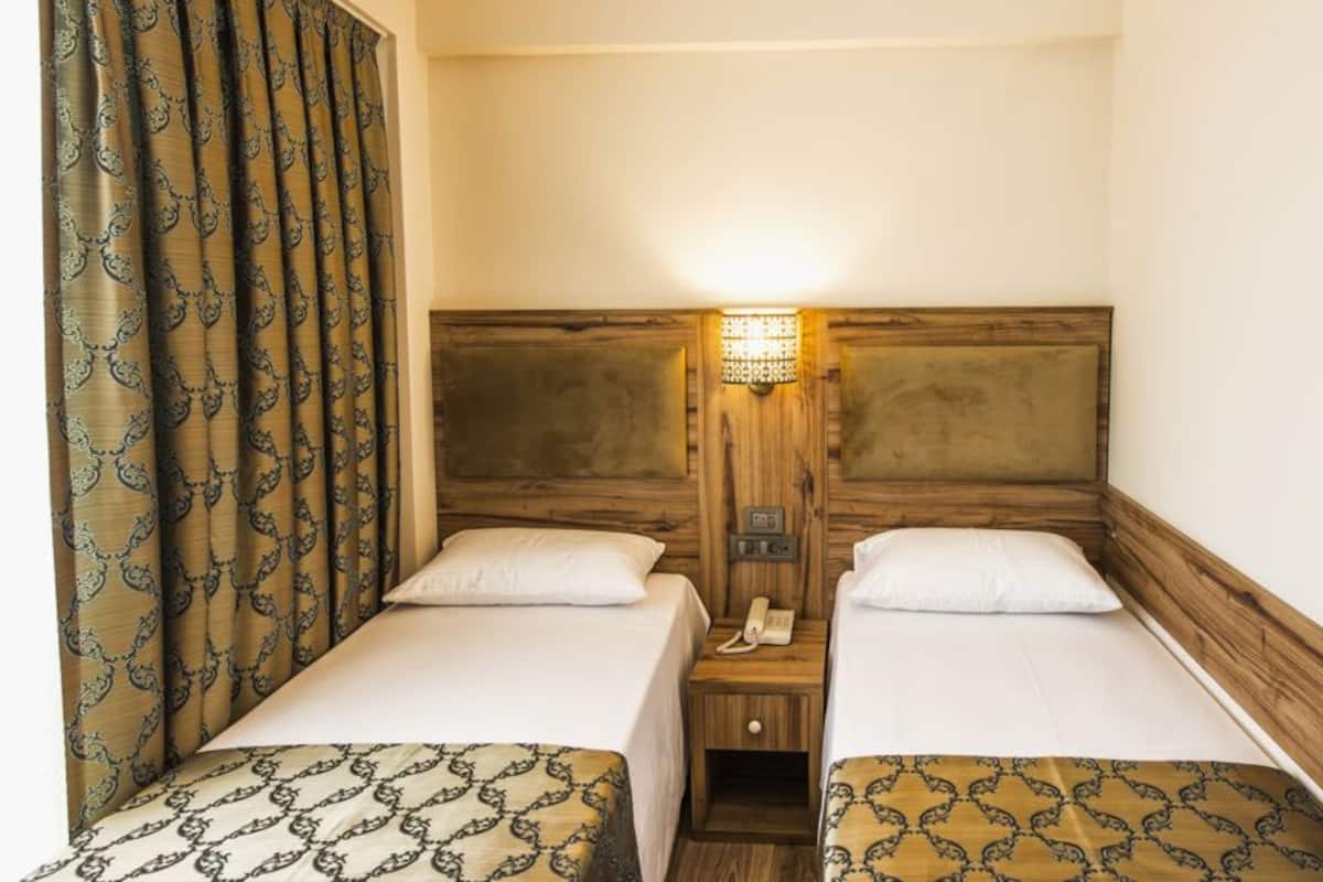 Standard Double or Twin Room | Minibar, in-room safe, desk, soundproofing