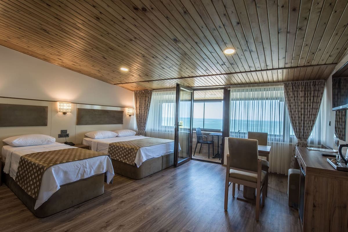 balkonlu deniz manzarali oda | minibar, in-room safe, desk, soundproofing