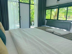 Blackout curtains, free WiFi
