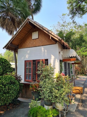 Ngoại thất
